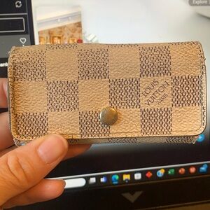 Louis Vuitton trifold key holder. Normal signs of wear. Please refer to photos.